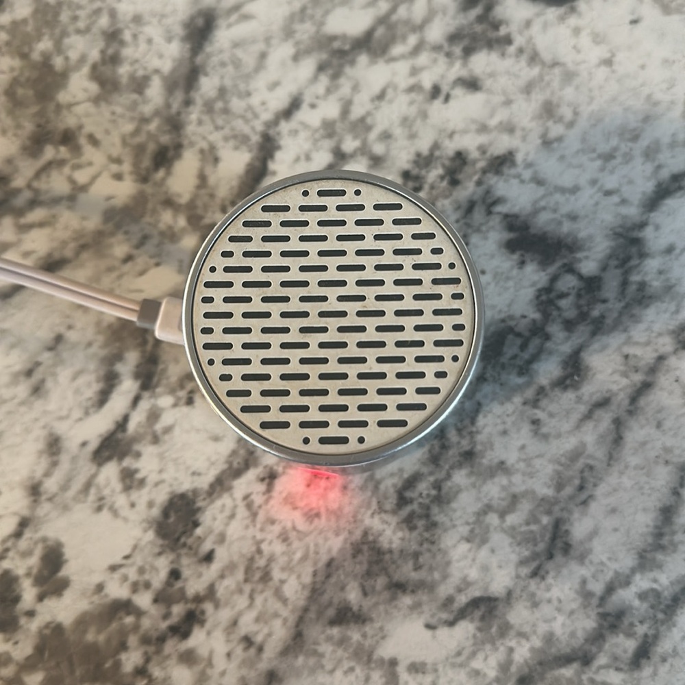 iHome Aux USB Speaker - Picture 2 of 6